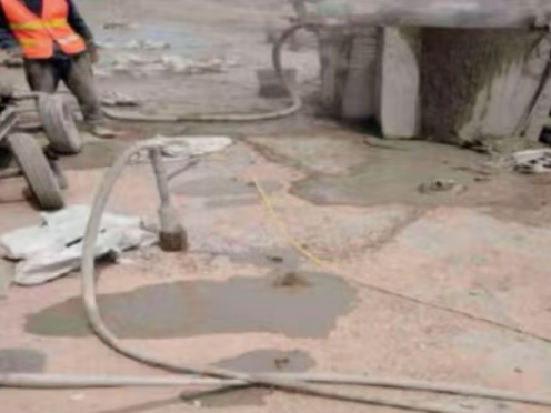 丹巴水泥混凝土路面板底注浆技术 路面脱空注浆整治方案